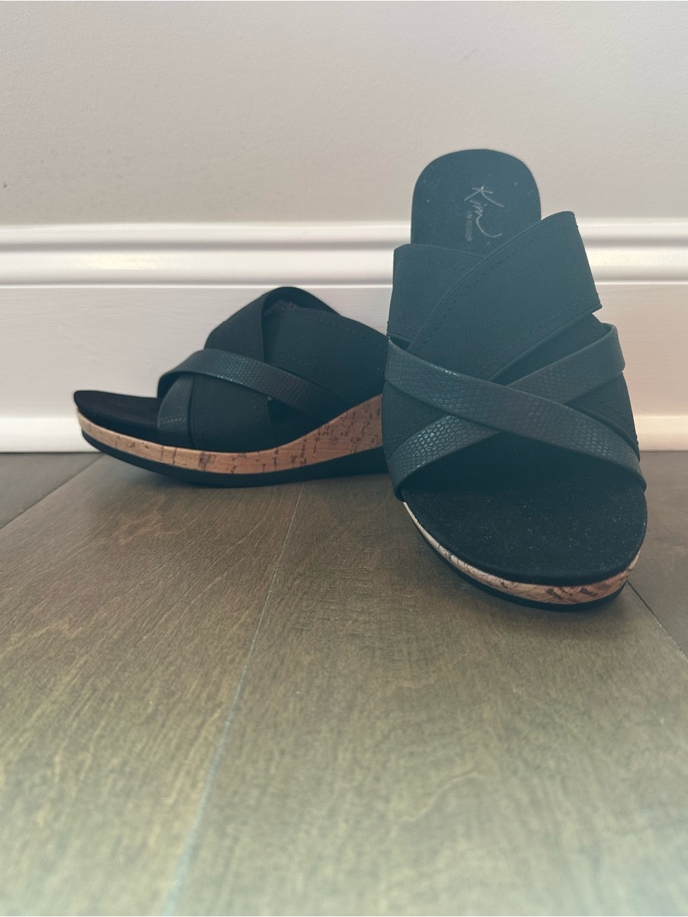Kim Rogers NWOB Black Crisscross Cork Wedge Slides